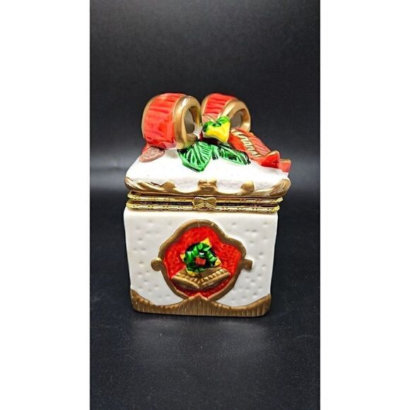 Holiday Vintage  Christmas Trinket Box w/Hendge - Picture 2 of 7